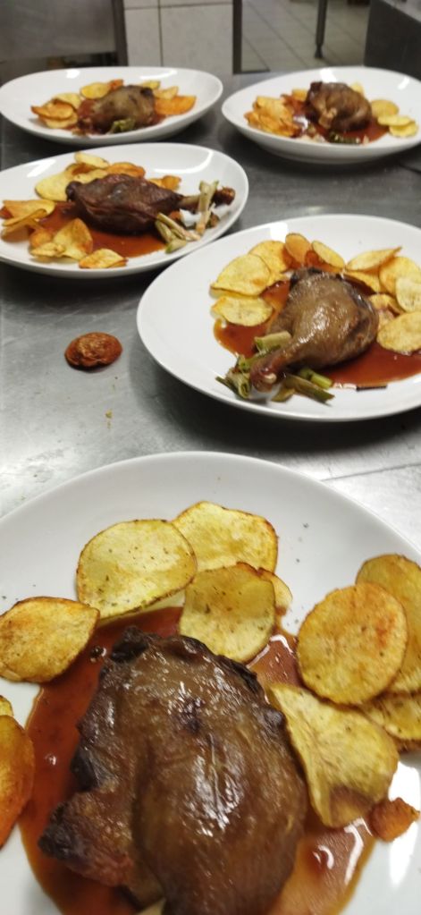 l'odeur du confit; des épices, cacao et vin rouge. Trop bon